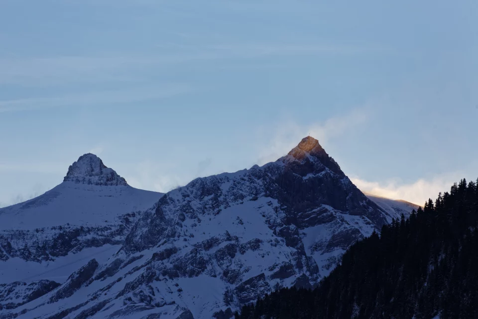 Sur nos monts quand le soleil...