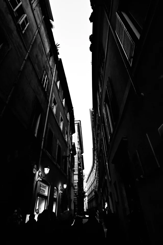 Entre deux murs de la Cité Eternelle